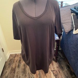 Large black classic tshirt by Lularoe